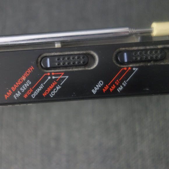 Vintage Sony SRF-A100 AM FM Battery Powered Radio - Picture 5 of 16